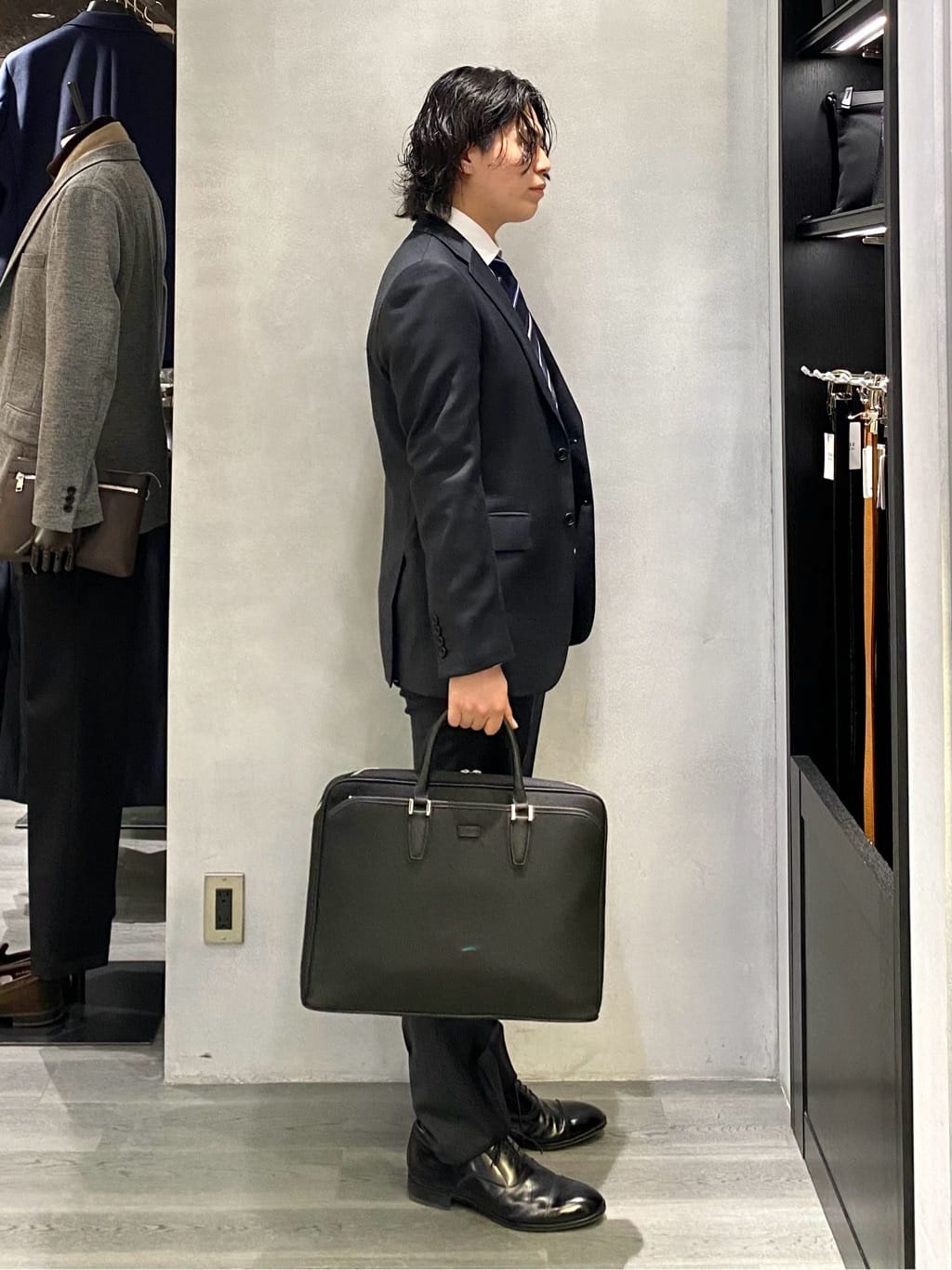 nishiさんの「TAKEO KIKUCHI｜【Three by Three】シャイニーシャークピンヘッド スーツ/3ピース対応可」を使ったコーディネート