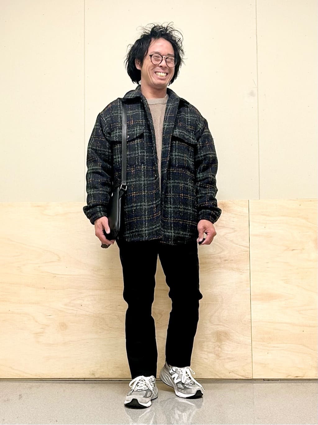 KENJI Iさんの「THE SHOP TK｜サフィアーノミニサコッシュ」を使ったコーディネート