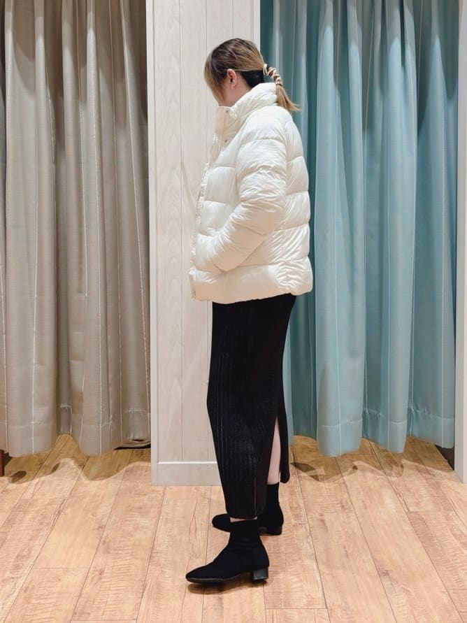 HANAさんの「SHOO･LA･RUE｜◆【洗える/ちくちくしにくい/静電気軽減】スウェットライク ロゴニット」を使ったコーディネート
