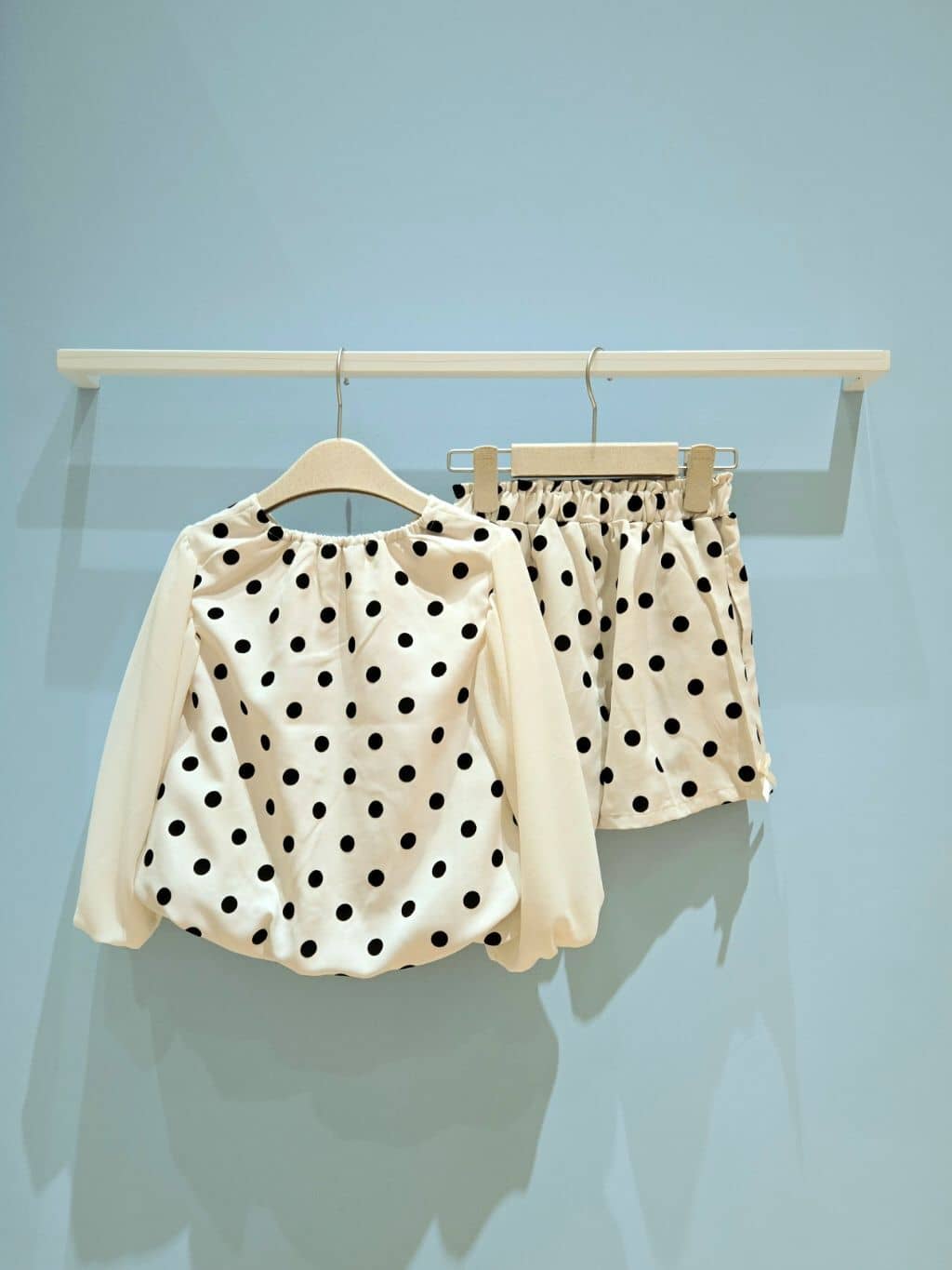 harumiruさんの「SHOO･LA･RUE｜◆【100-140cm/プチセレ/セットアップ可】フロッキードットブラウス」を使ったコーディネート
