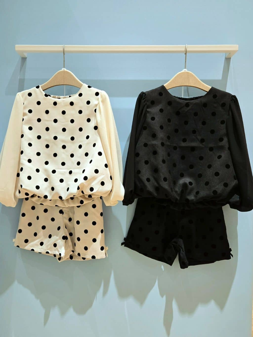 harumiruさんの「SHOO･LA･RUE｜◆【100-140cm/プチセレ/セットアップ可】フロッキードットブラウス」を使ったコーディネート