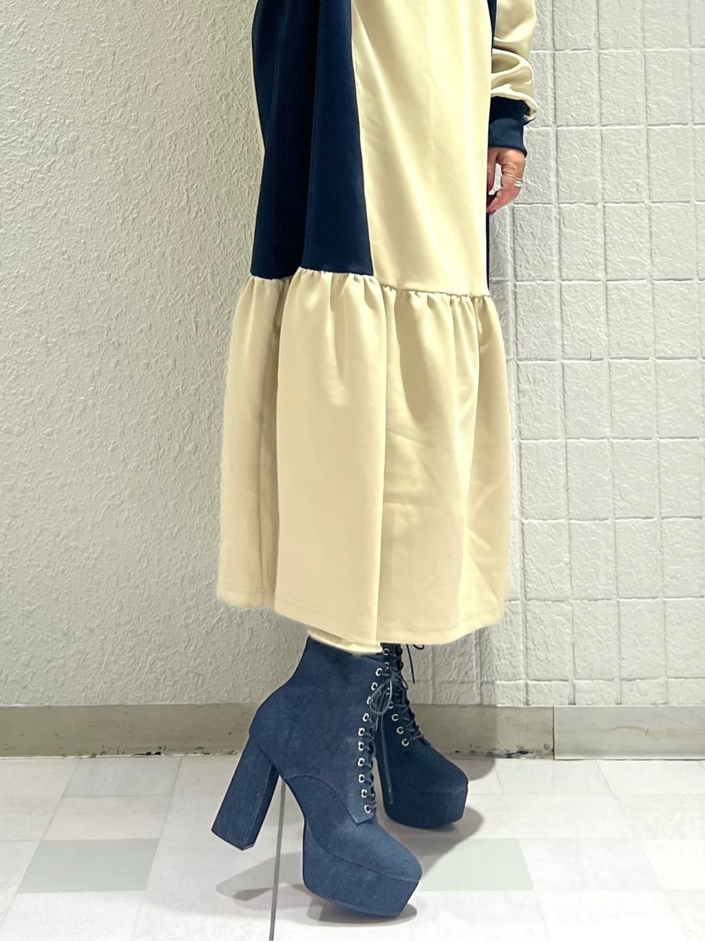 TAKAさんの「ESPERANZA｜【ラク盛り／ショートブーツ】リピーター続出／脚長美脚　厚底レースアップブーツ」を使ったコーディネート
