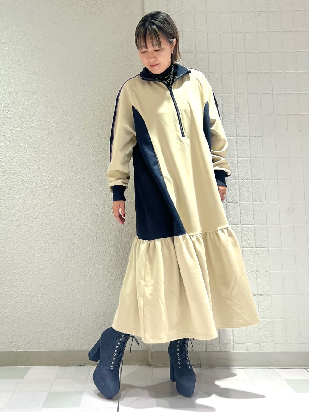 TAKAさんの「ESPERANZA｜【ラク盛り／ショートブーツ】リピーター続出／脚長美脚　厚底レースアップブーツ」を使ったコーディネート