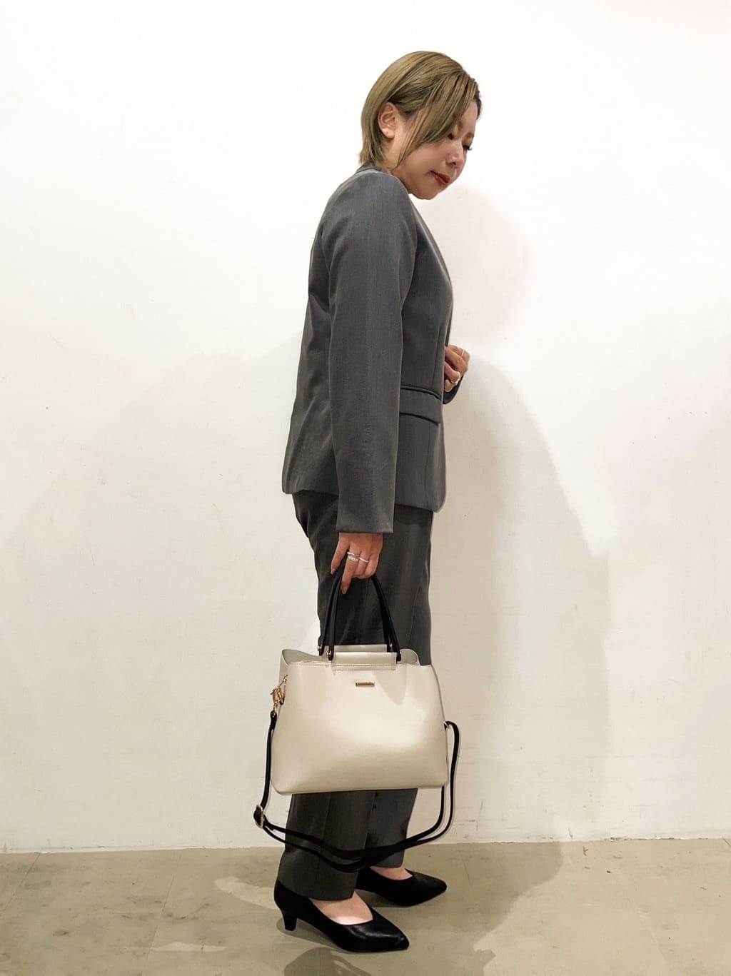 Ricoさんの「SHOO･LA･RUE｜◆【通勤/セレモニー】Vカットデザインで足が美しく見える ベーシック5cmパンプス」を使ったコーディネート