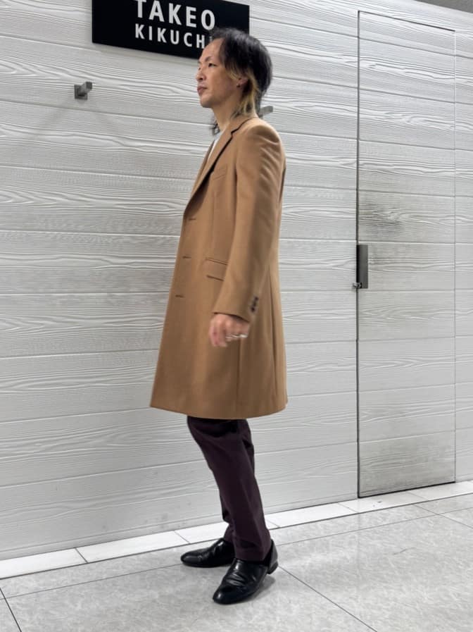 井出恭輔さんの「TAKEO KIKUCHI｜ウールカシミヤブレンド チェスターコート」を使ったコーディネート