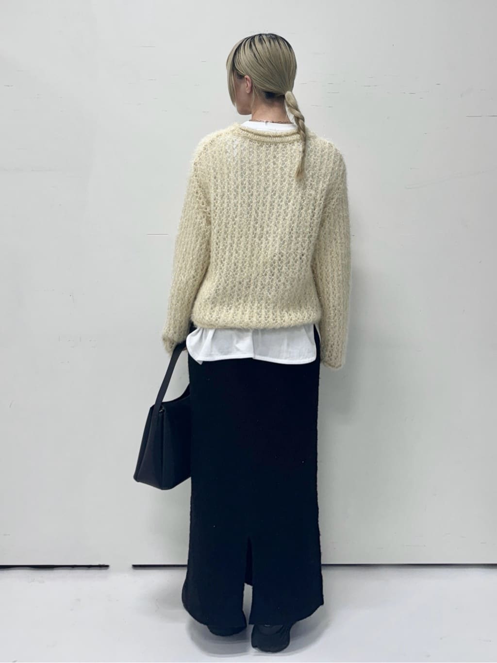 omaさんの「THE SHOP TK｜◆【毛玉になりにくい】ラメメッシュニット/洗える」を使ったコーディネート