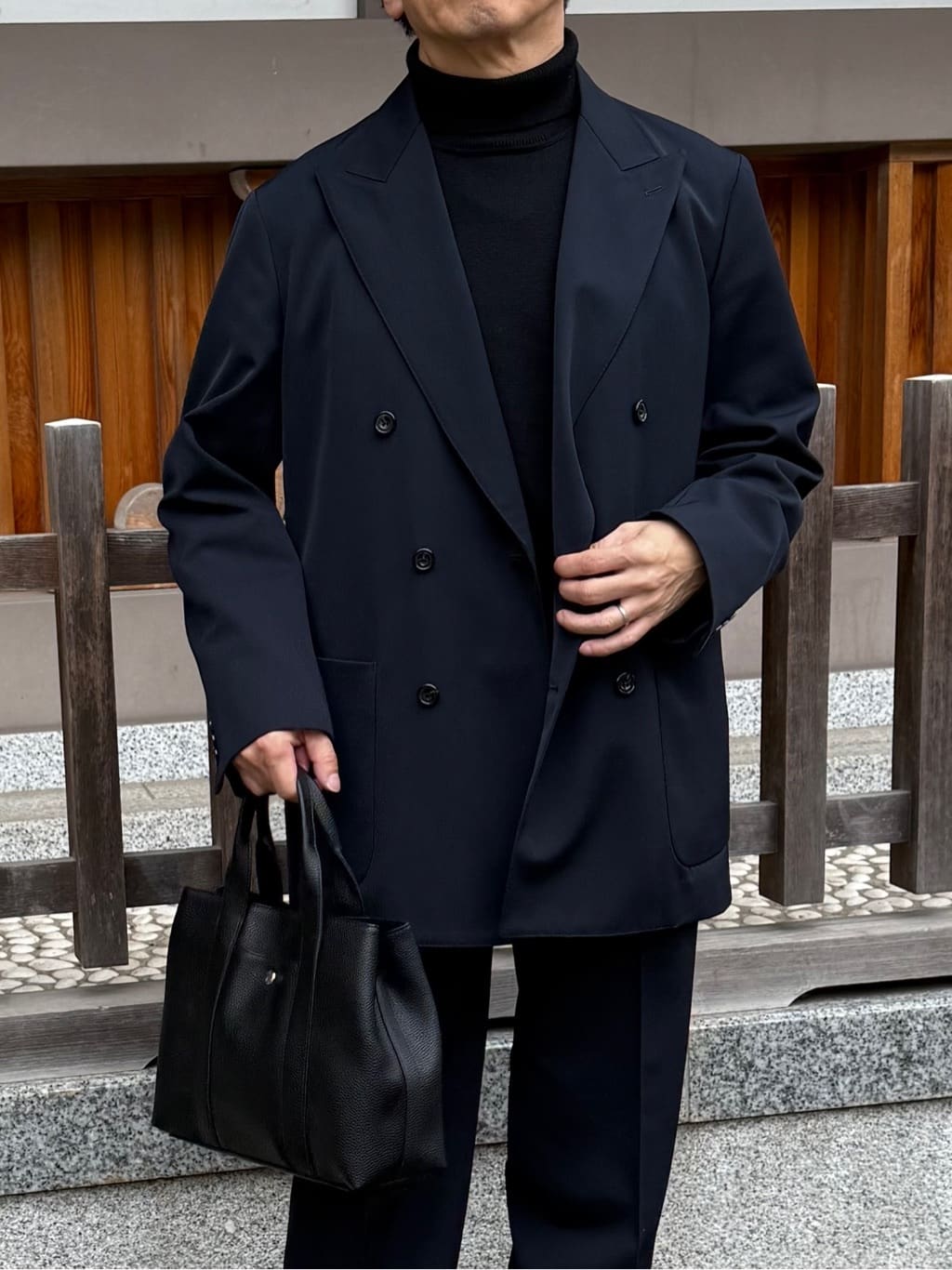 デザイナーTAKEman さんの「TAKEO KIKUCHI｜◆【便利なサイズ感】ドライビング　トートバッグ」を使ったコーディネート