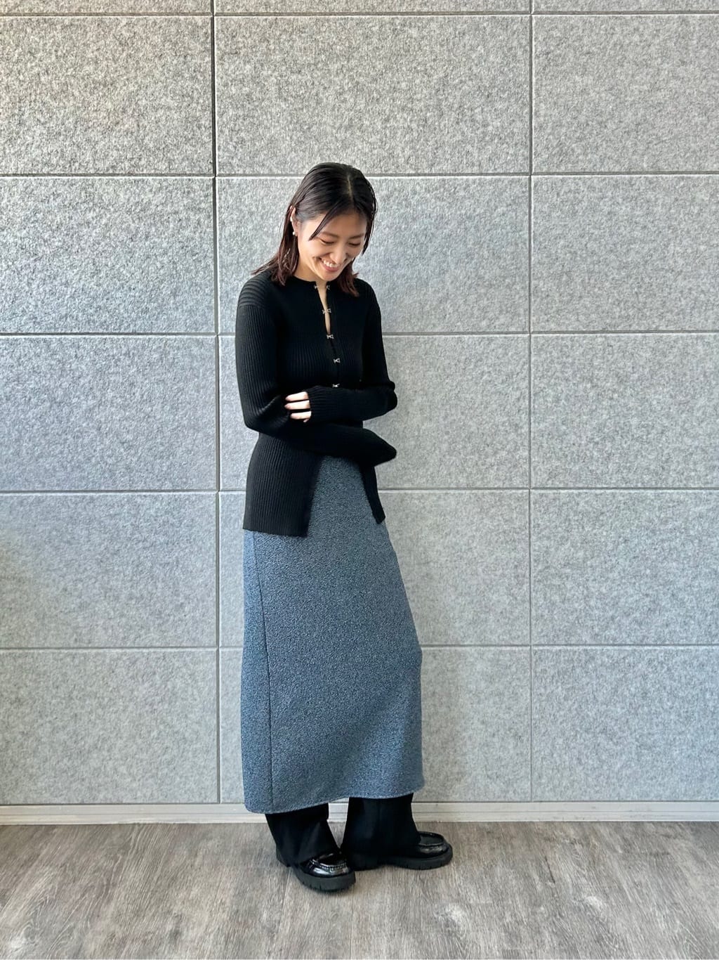 harunaさんの「CODE A｜lame skirt」を使ったコーディネート