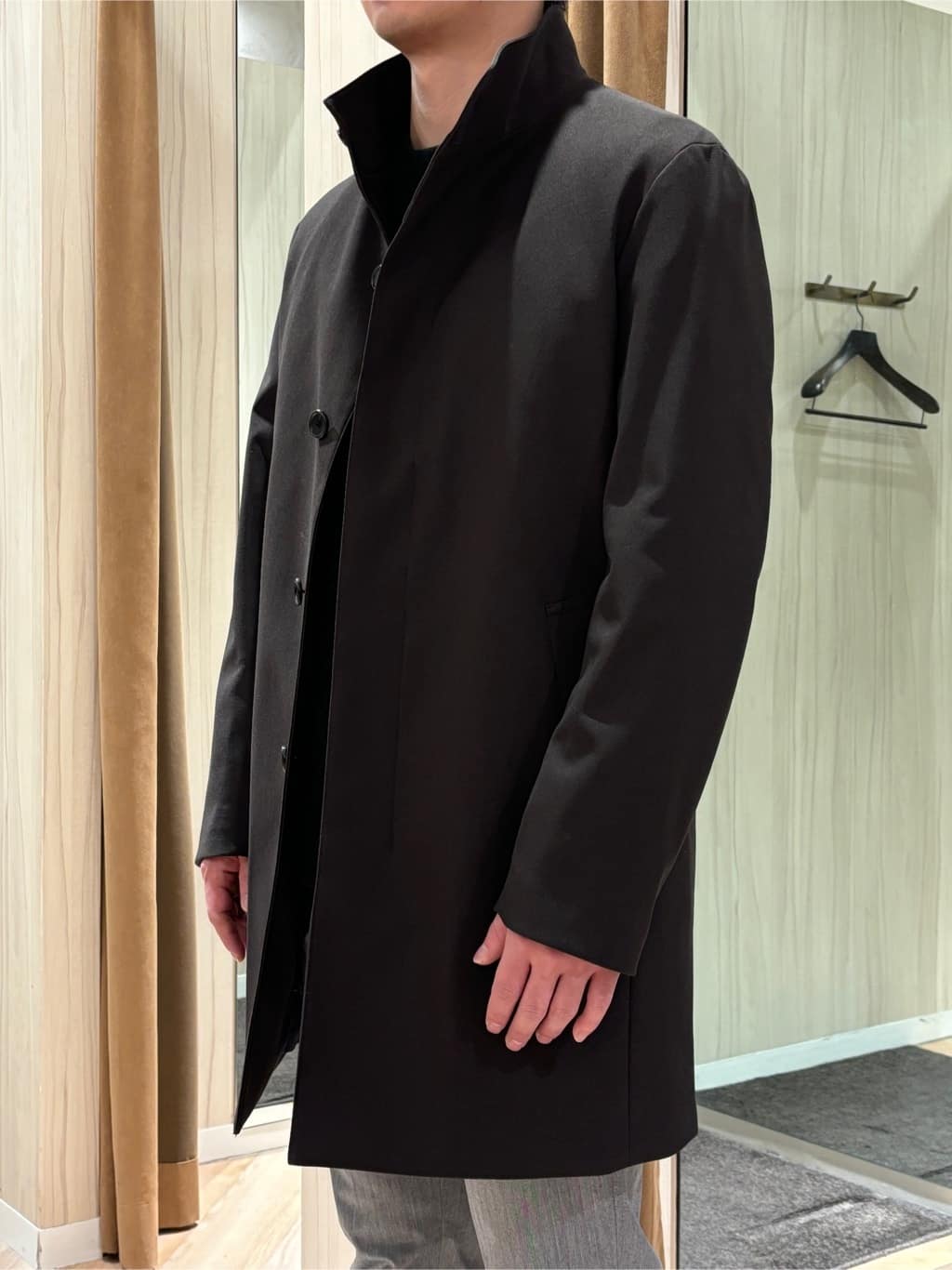 圭哉さんの「TAKEO KIKUCHI｜【全7サイズ&times;8色展開！】トップマルチヘリンボン パンツ」を使ったコーディネート