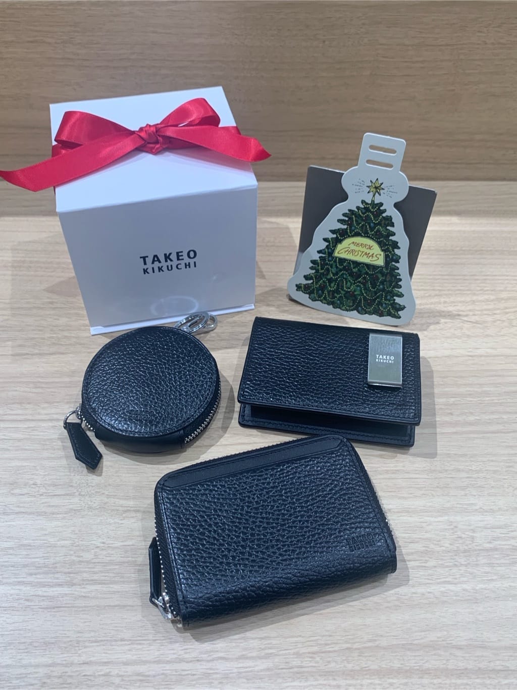 よぴさんの「TAKEO KIKUCHI｜◆シュリンクレザー スマートキーケース」を使ったコーディネート