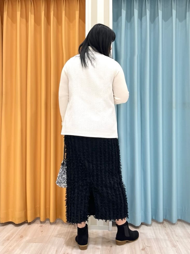 TUMU-TUMUさんの「SHOO･LA･RUE｜◆【セレモニーからデイリーまで】フリンジ ツイードジレ」を使ったコーディネート