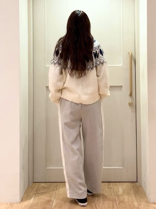 tamuさんの「SHOO･LA･RUE｜◆【S-LL】脚のラインをきれいに見せる サイドライン起毛イージーパンツ」を使ったコーディネート
