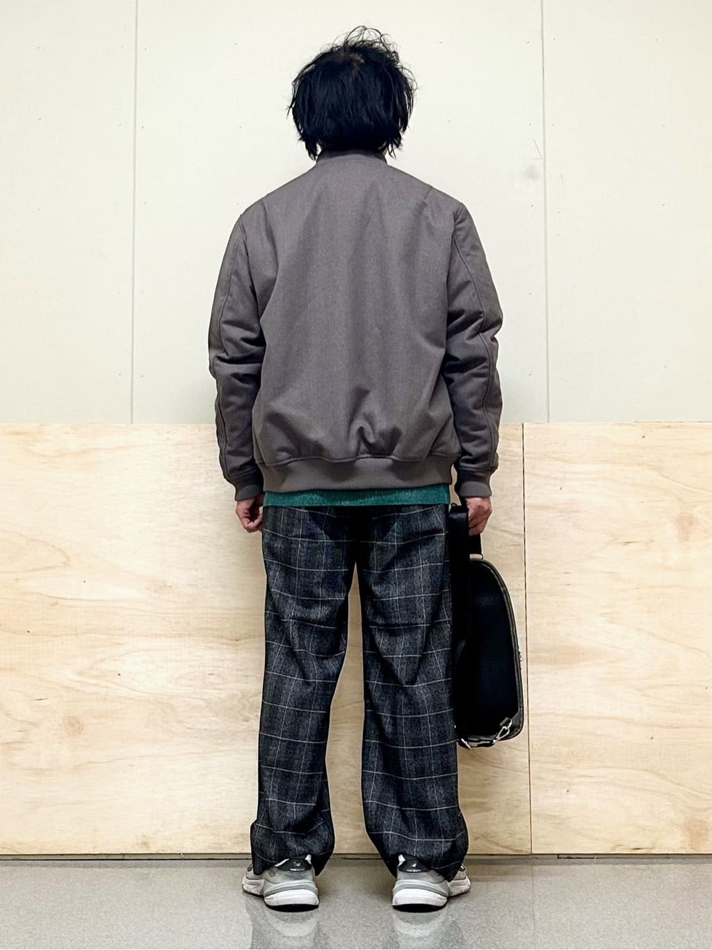 KENJI Iさんの「THE SHOP TK｜サフィアーノ切替えボディバック」を使ったコーディネート