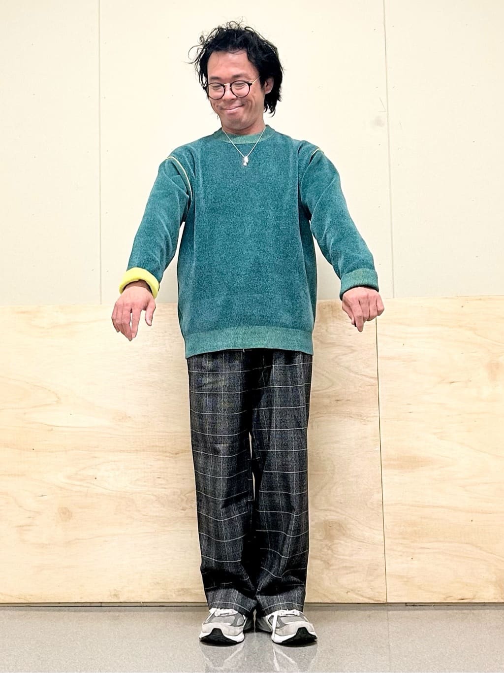KENJI Iさんの「THE SHOP TK｜サフィアーノ切替えボディバック」を使ったコーディネート
