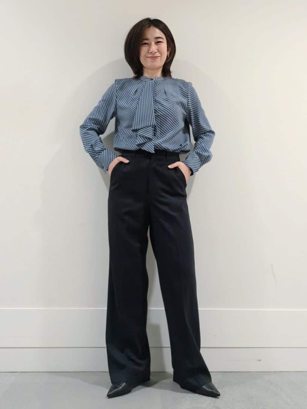 ミズタさんの「UNTITLED｜【洗える通勤スーツ】レジェールギャバ ストレッチワイドパンツ」を使ったコーディネート