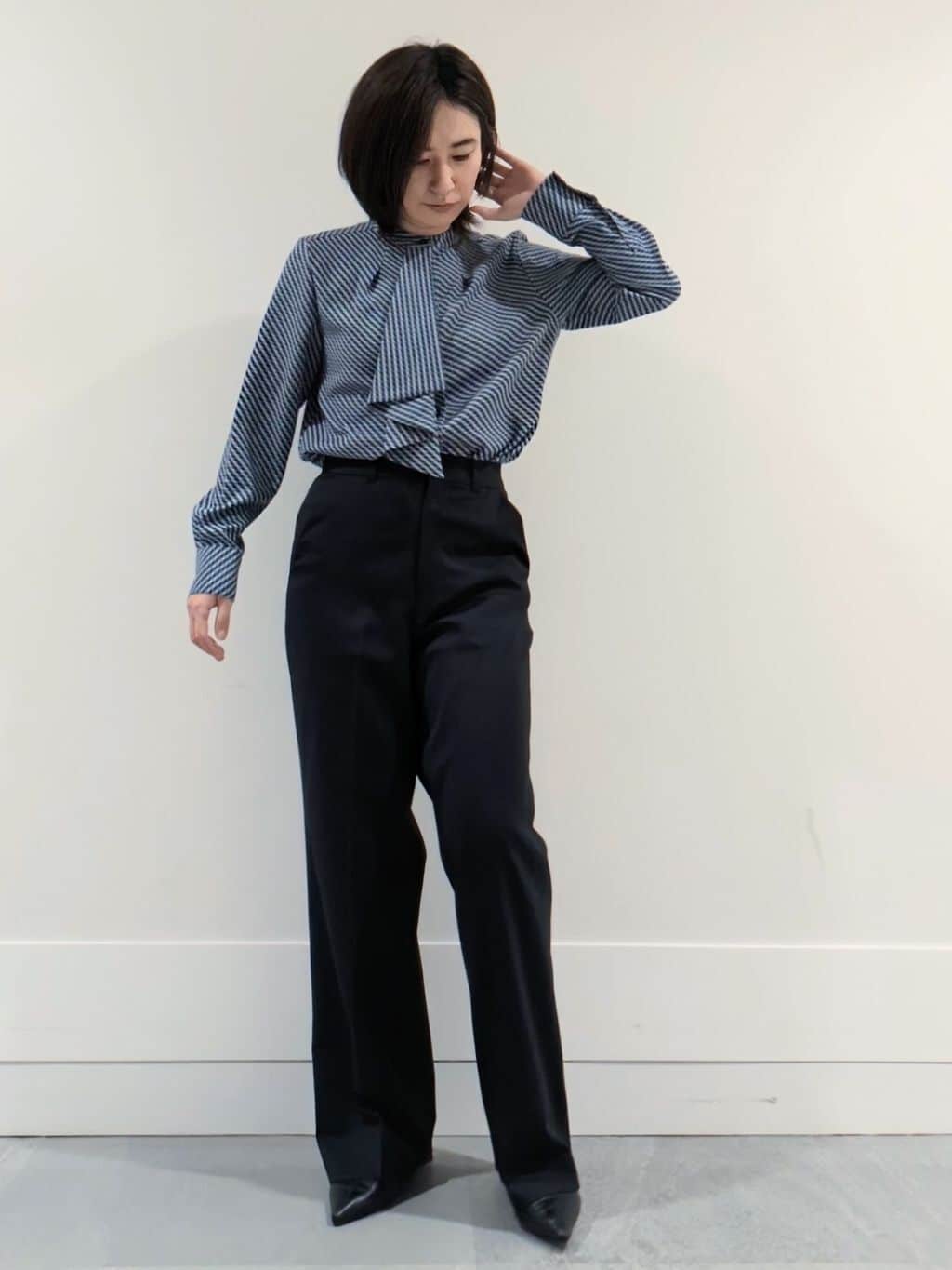 ミズタさんの「UNTITLED｜【洗える通勤スーツ】レジェールギャバ ストレッチワイドパンツ」を使ったコーディネート