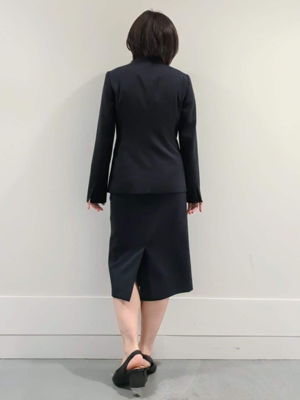 ミズタさんの「UNTITLED｜【洗える通勤スーツ】レジェールギャバ　ストレッチカラーレスジャケット」を使ったコーディネート