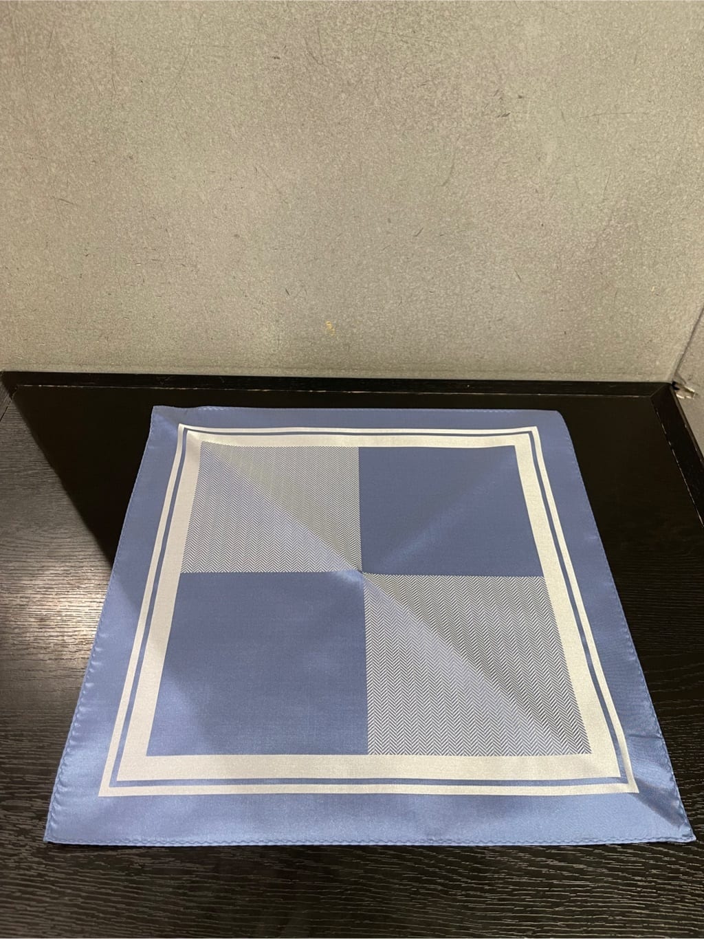 松村泰輔さんの「TAKEO KIKUCHI｜◆【セレモニー対応】サテン4面パネル ポケットチーフ」を使ったコーディネート