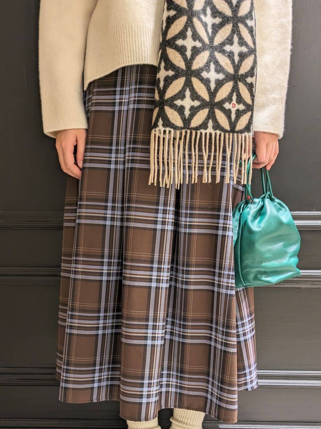 saoriさんの「DRESSTERIOR｜オーバーラップサークル カシミヤ100%マフラー」を使ったコーディネート