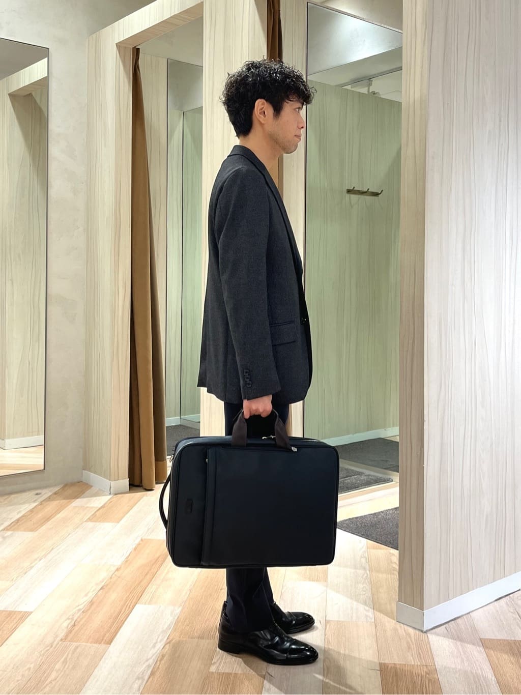 URAさんの「TAKEO KIKUCHI｜【全7サイズ&times;8色展開！】トップマルチヘリンボン パンツ」を使ったコーディネート