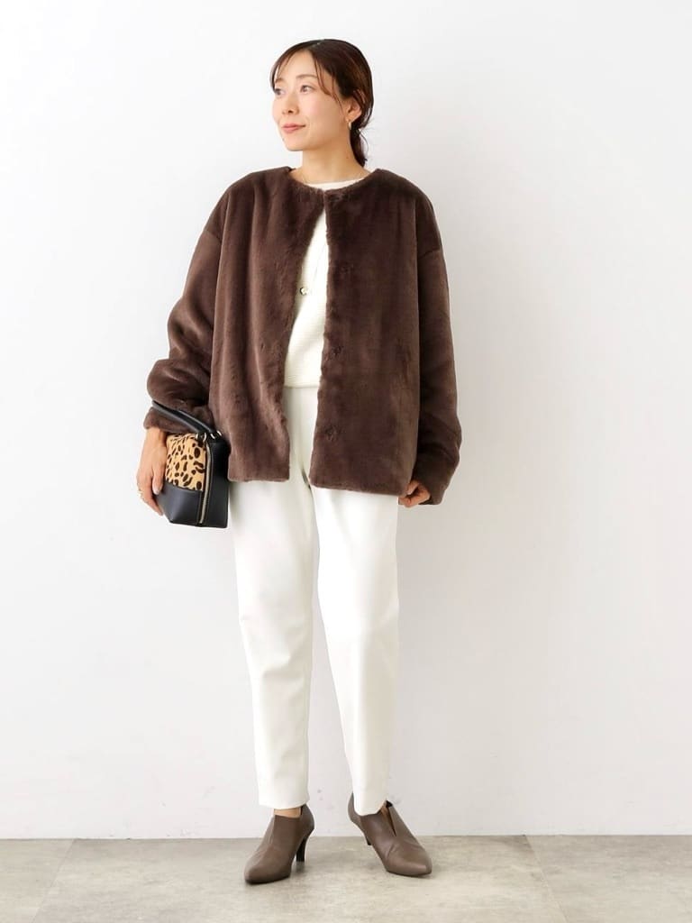 YUさんの「INDIVI｜◆【褒められパンツ】ストレッチ タックテーパードパンツ」を使ったコーディネート