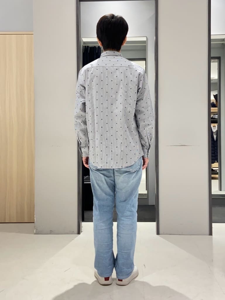 わいずみさんの「TAKEO KIKUCHI｜ハットモチーフ ジャカード ストライプ シャツ」を使ったコーディネート