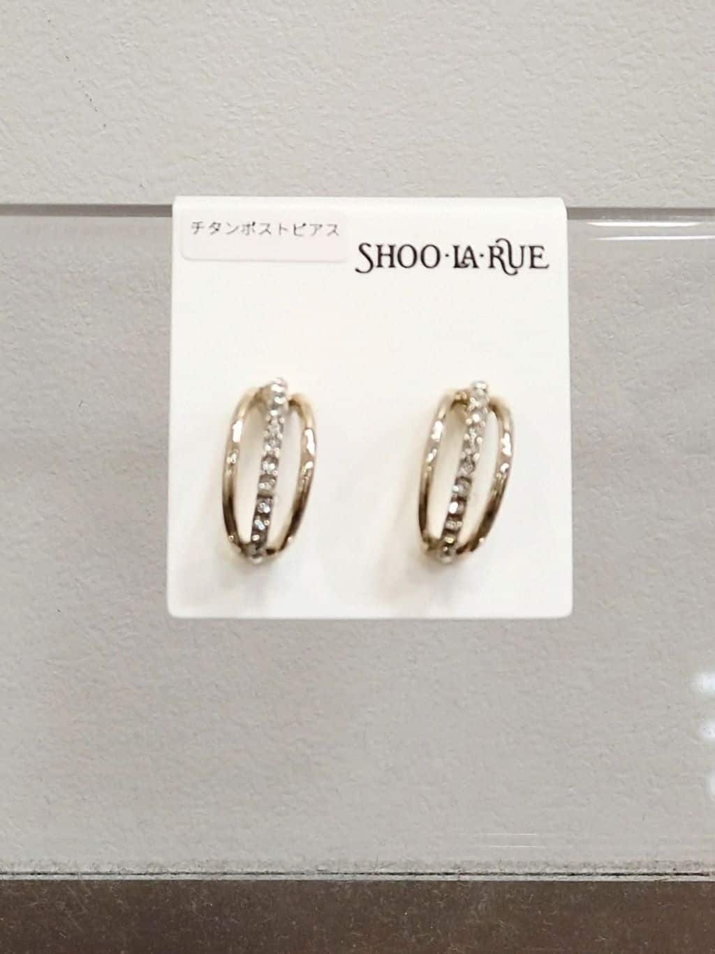 yuzuyamamaさんの「SHOO･LA･RUE｜◆【セレモニー】ビジューレーンハーフループイヤーアクセ」を使ったコーディネート