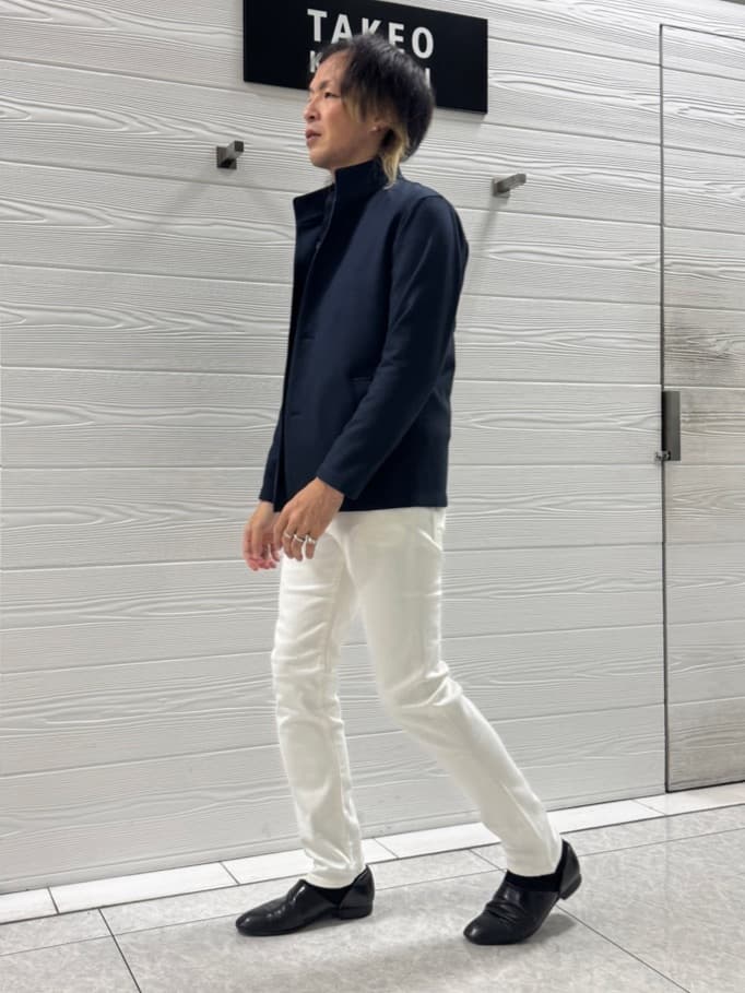 井出恭輔さんの「TAKEO KIKUCHI｜【DOWN FABRIC】ダウンファブリック スタンドカラーブルゾン」を使ったコーディネート