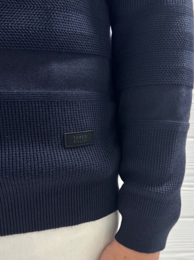 井出恭輔さんの「TAKEO KIKUCHI｜【DOWN FABRIC】ダウンファブリック スタンドカラーブルゾン」を使ったコーディネート