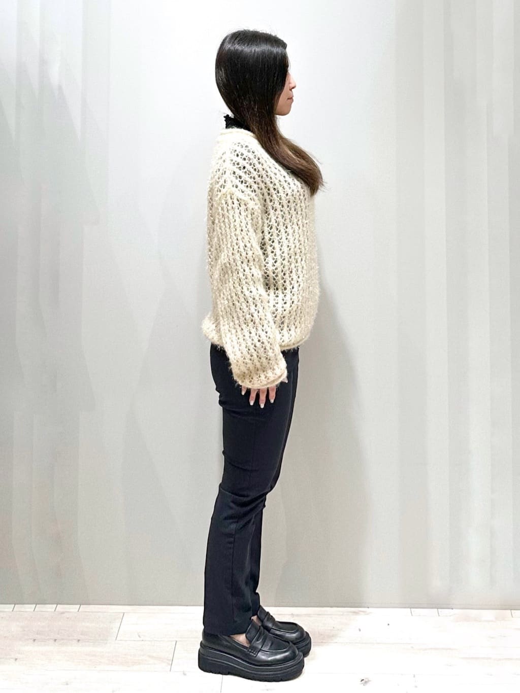 Iguさんの「THE SHOP TK｜◆【毛玉になりにくい】ラメメッシュニット/洗える」を使ったコーディネート