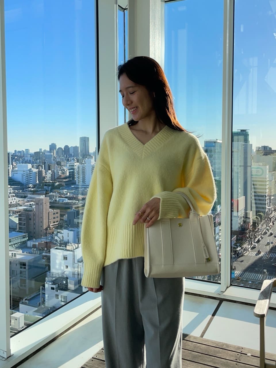 えりさんの「OPAQUE.CLIP｜◆《7color》ふわふわVネックニット【洗濯機洗い可】」を使ったコーディネート