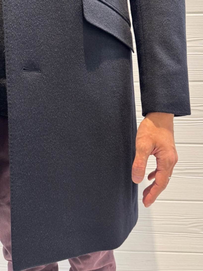 井出恭輔さんの「TAKEO KIKUCHI｜ウールカシミヤブレンド チェスターコート」を使ったコーディネート