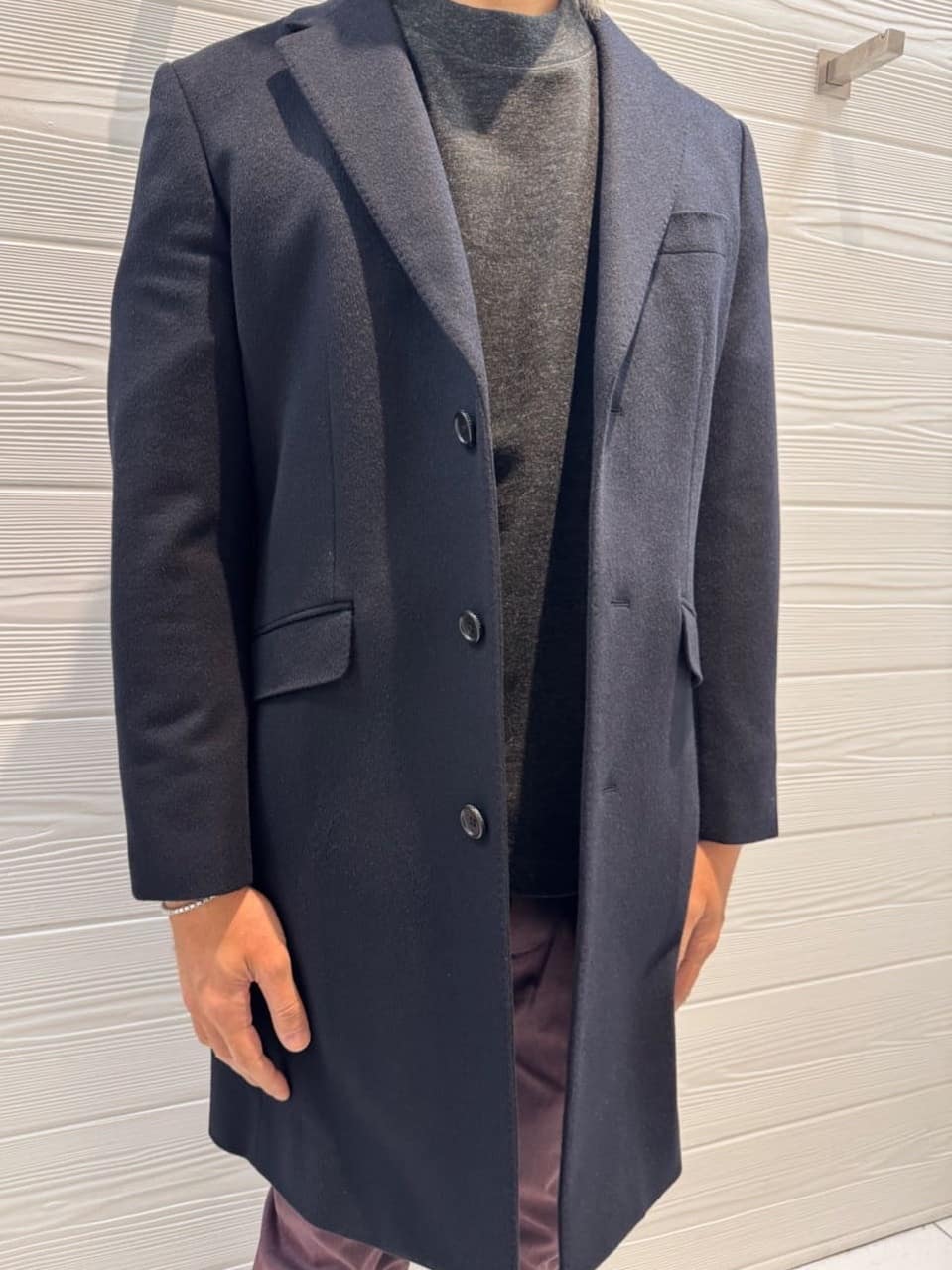 井出恭輔さんの「TAKEO KIKUCHI｜ウールカシミヤブレンド チェスターコート」を使ったコーディネート