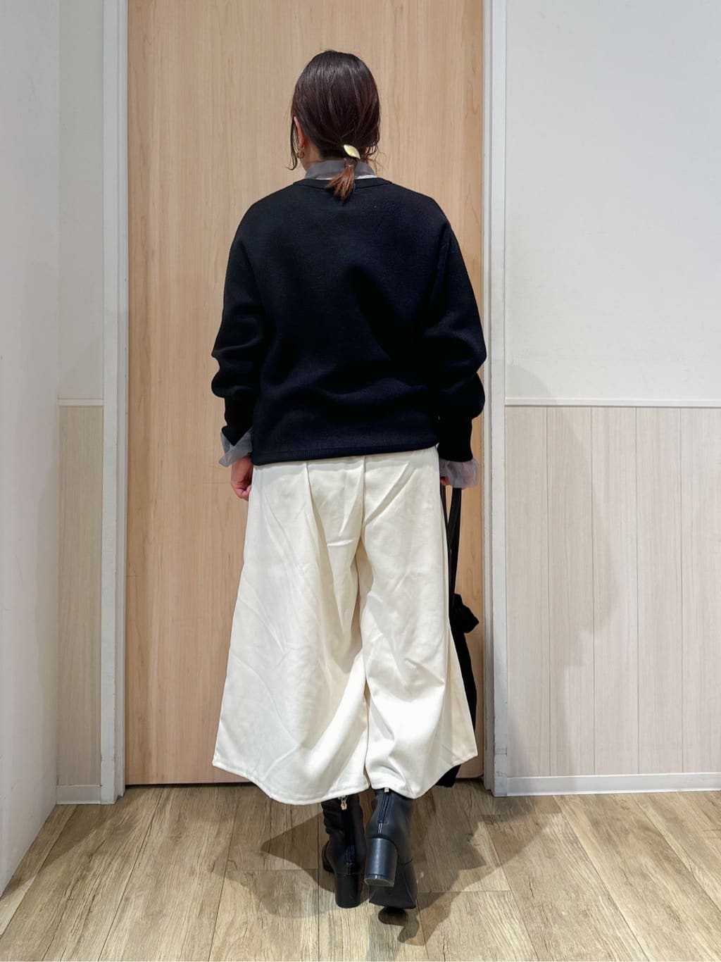 mimoさんの「SHOO･LA･RUE｜◆【洗える/ちくちくしにくい/静電気軽減】スウェットライク ロゴニット」を使ったコーディネート