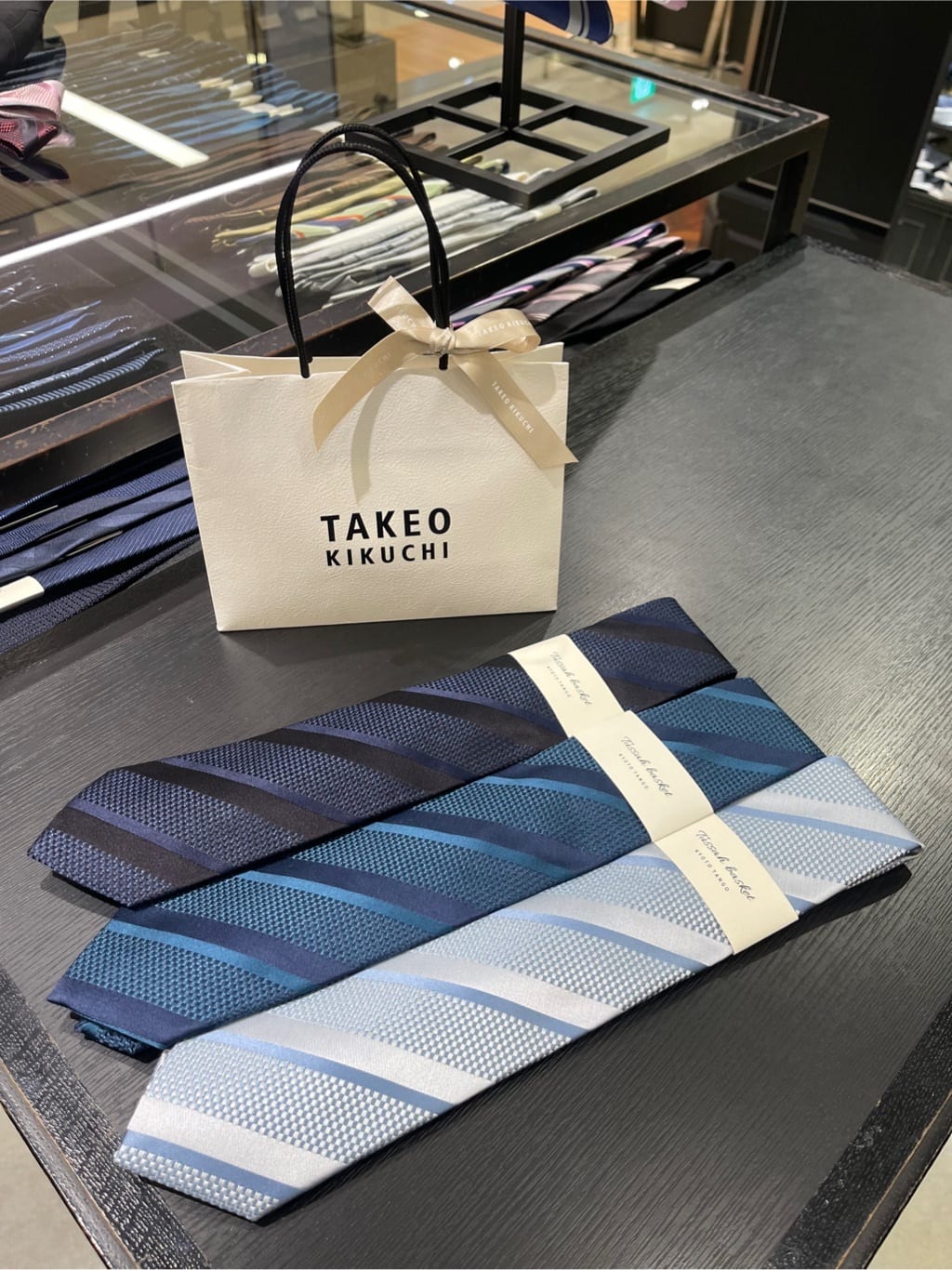 松村泰輔さんの「TAKEO KIKUCHI｜◆【Made in JAPAN】タッサーバスケット シルクネクタイ」を使ったコーディネート