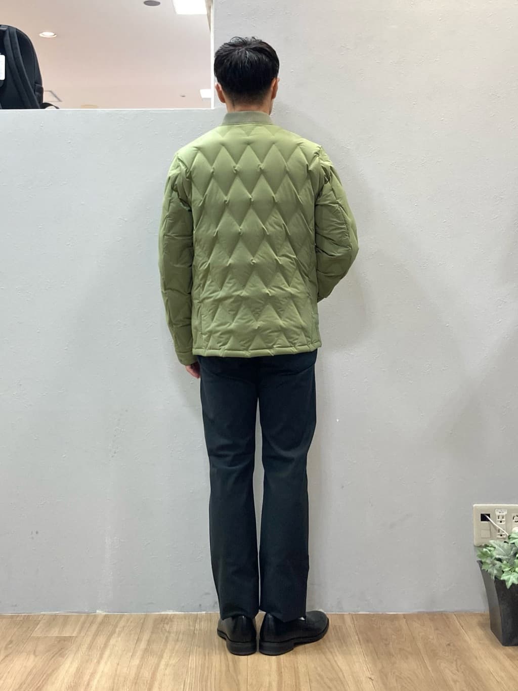 シュンさんの「TAKEO KIKUCHI｜【Made in JAPAN】播州織 ストレッチ パンツ」を使ったコーディネート