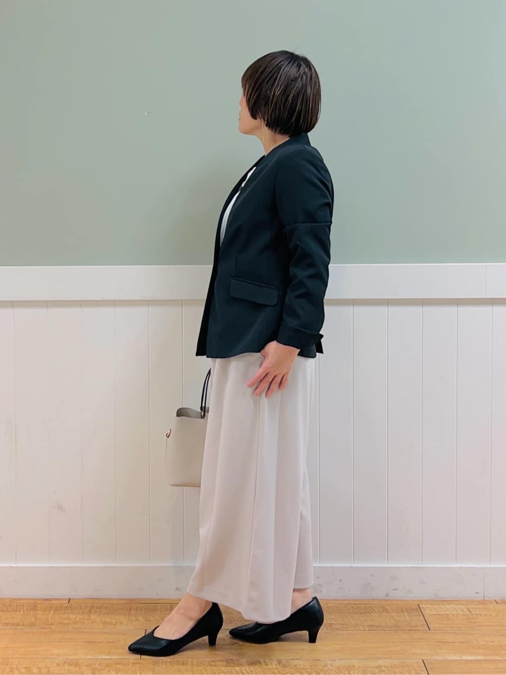 タナさんの「SHOO･LA･RUE｜【通勤/デイリー/セットアップ可】マルチに使える カットジョーゼット ワイドパンツ」を使ったコーディネート