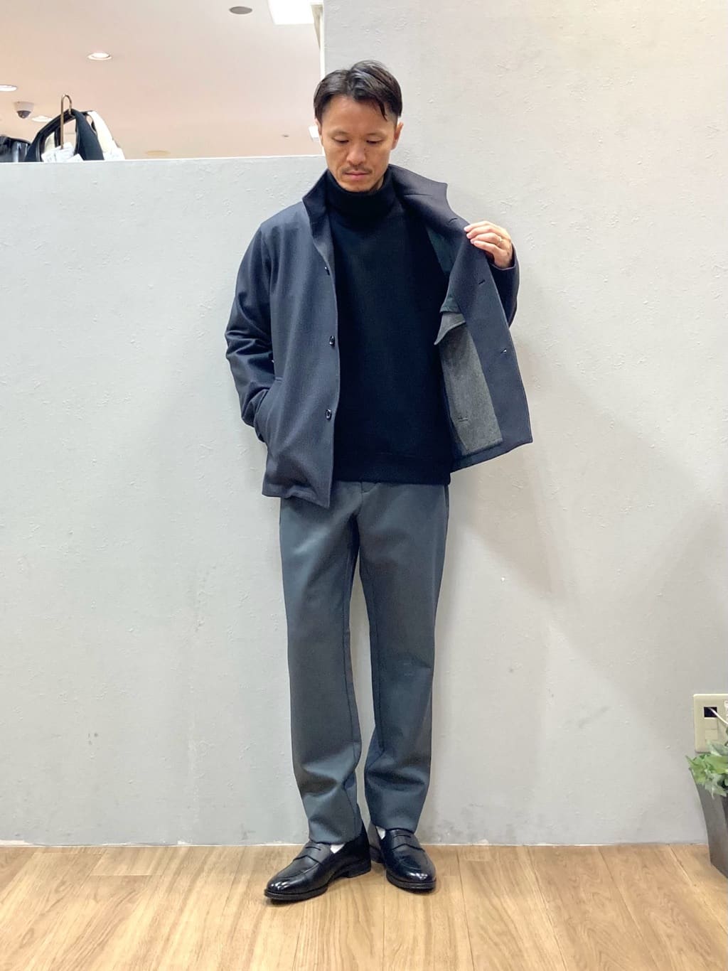 シュンさんの「TAKEO KIKUCHI｜【DOWN FABRIC】ダウンファブリック スタンドカラーブルゾン」を使ったコーディネート