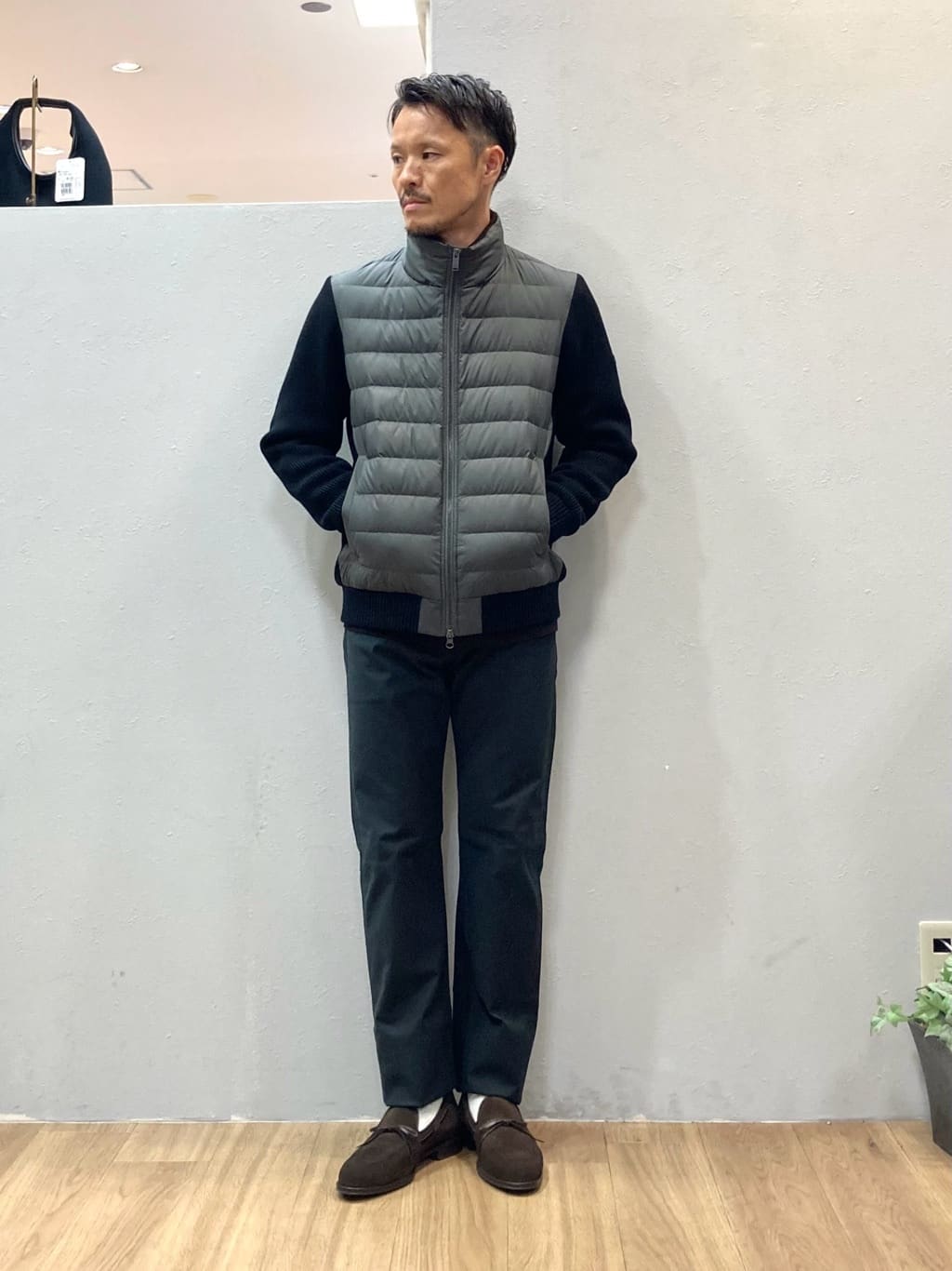 シュンさんの「TAKEO KIKUCHI｜【Made in JAPAN】播州織 ストレッチ パンツ」を使ったコーディネート