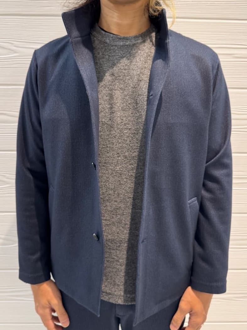 井出恭輔さんの「TAKEO KIKUCHI｜【DOWN FABRIC】ダウンファブリック スタンドカラーブルゾン」を使ったコーディネート