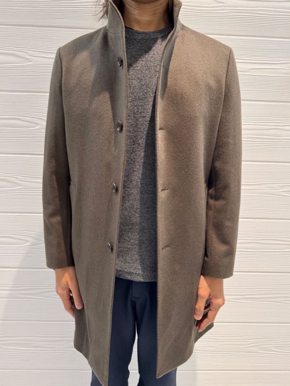 井出恭輔さんの「TAKEO KIKUCHI｜【ウールカシミヤブレンド】ビーバー調 スタンドカラー コート」を使ったコーディネート