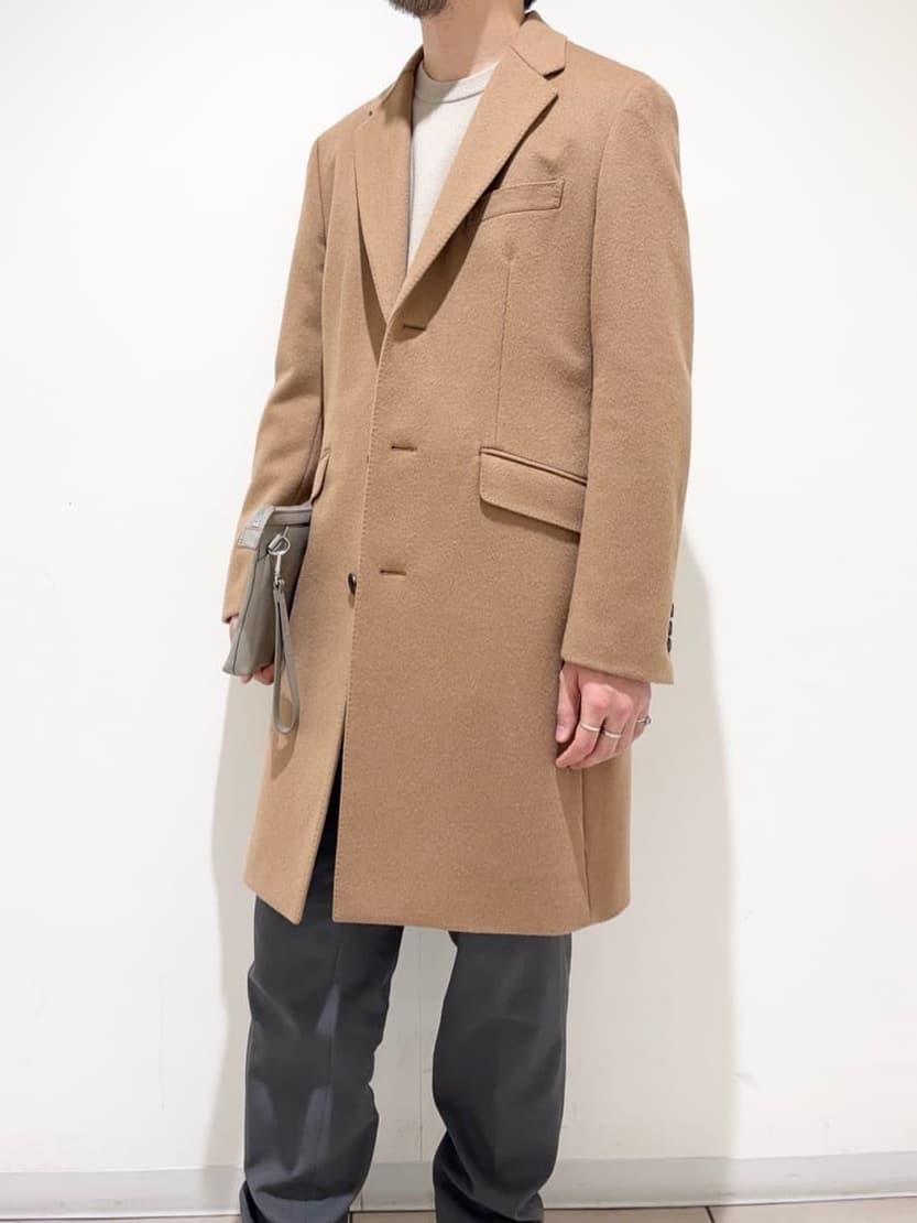 及川さんの「TAKEO KIKUCHI｜ウールカシミヤブレンド チェスターコート」を使ったコーディネート