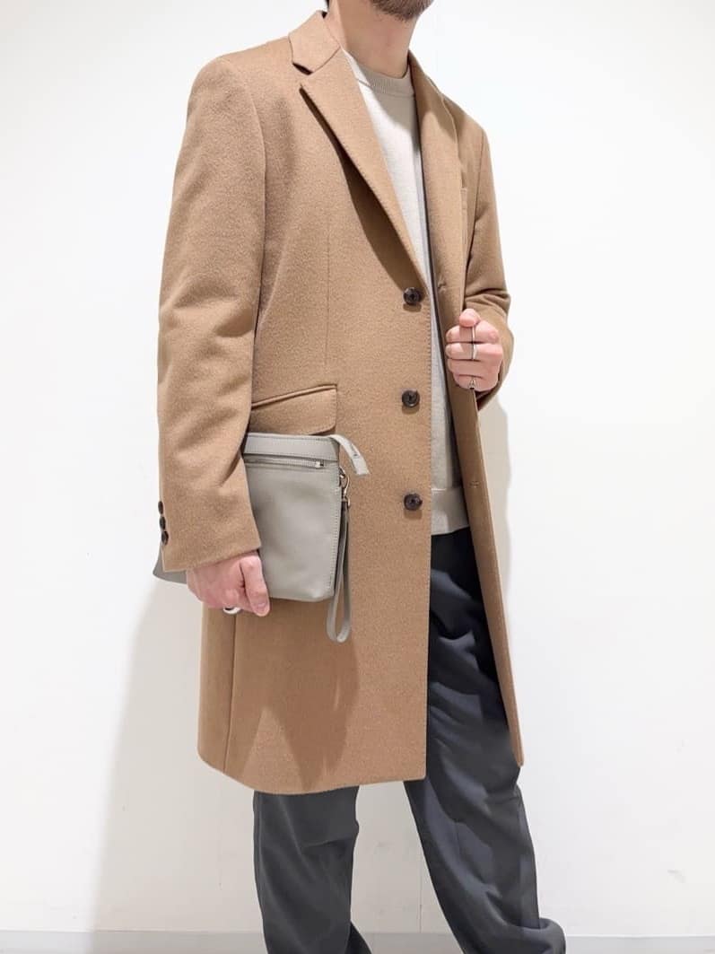 及川さんの「TAKEO KIKUCHI｜ウールカシミヤブレンド チェスターコート」を使ったコーディネート