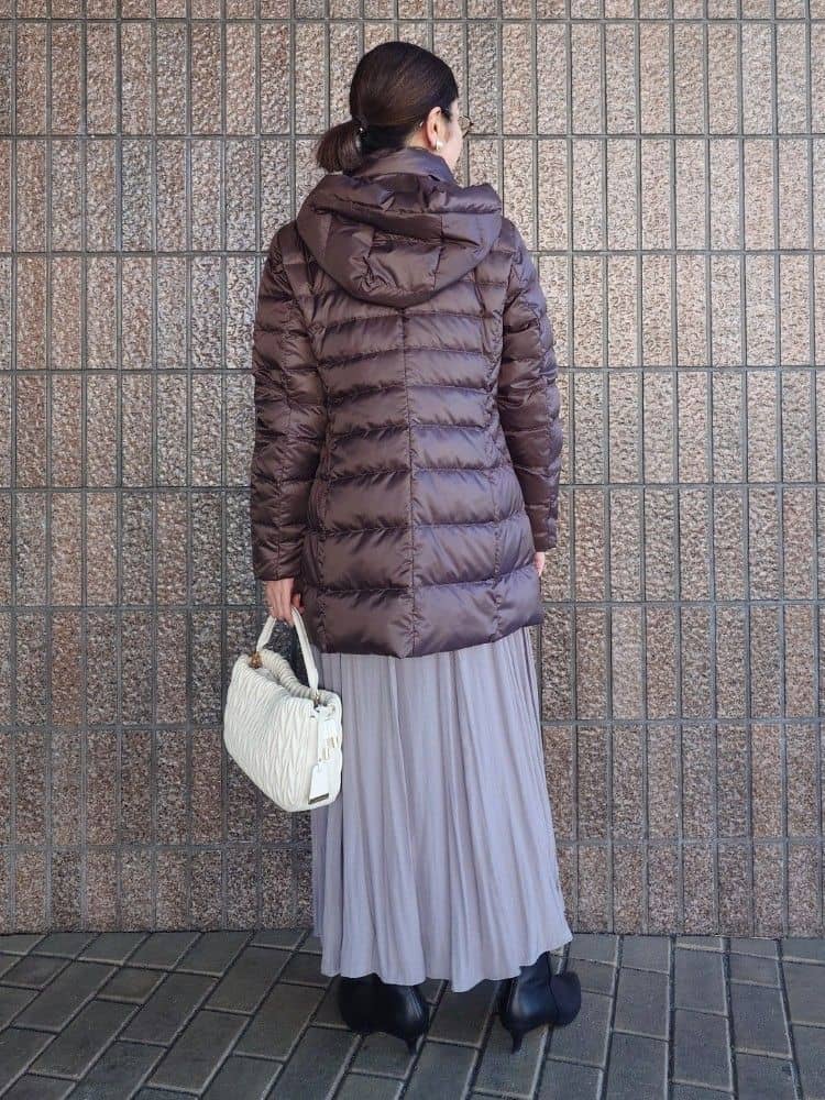 MUTSUKOさんの「UNTITLED｜【手洗い／88cm正方形】エンブレムプリントスカーフ」を使ったコーディネート