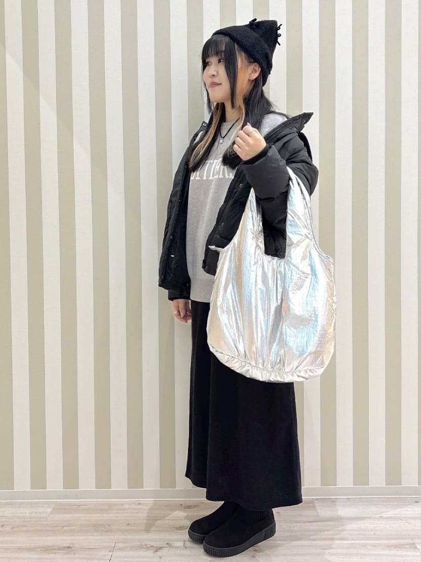 まろんさんの「SHOO･LA･RUE｜◆【洗える/ちくちくしにくい/静電気軽減】スウェットライク ロゴニット」を使ったコーディネート