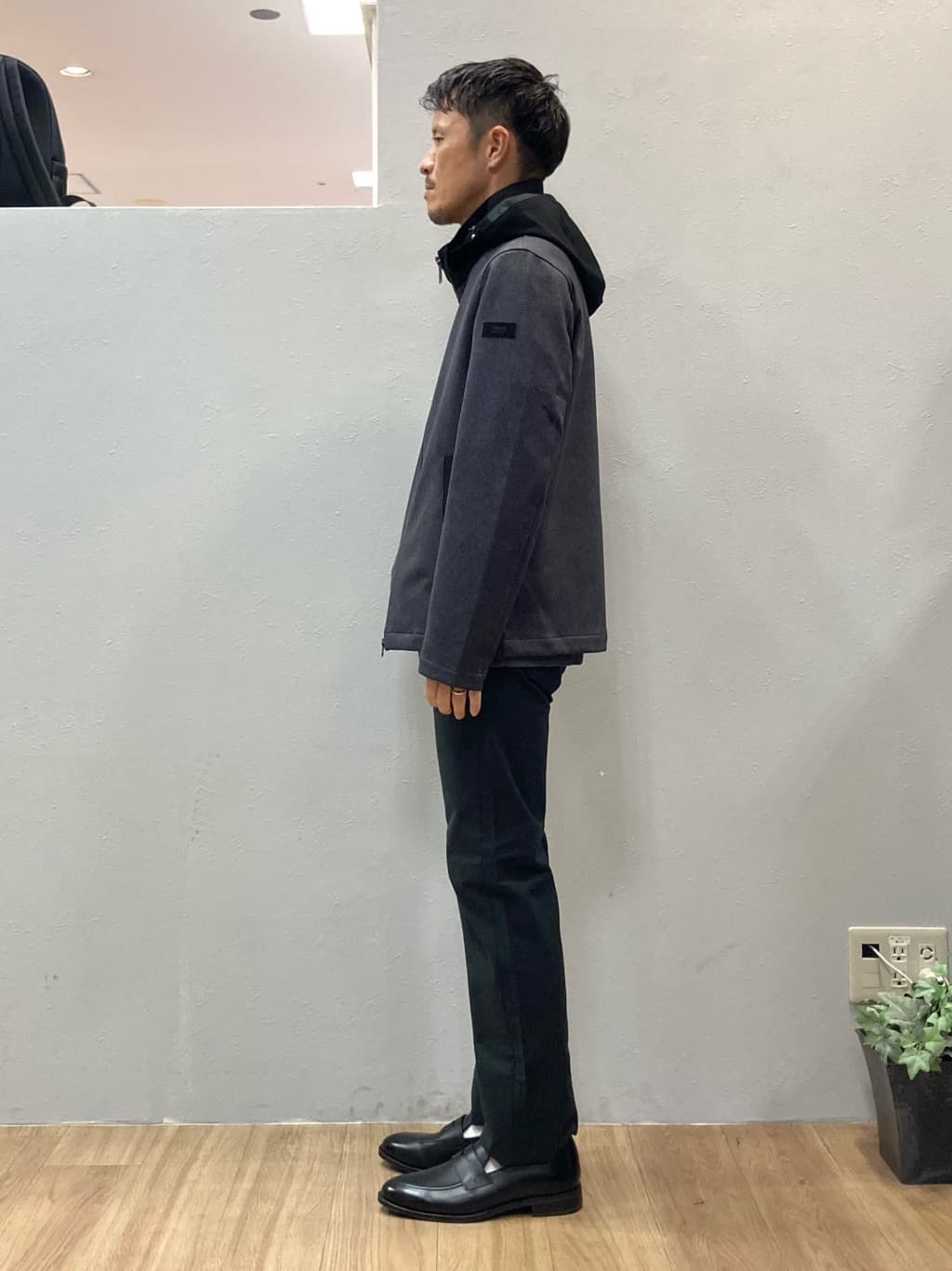 シュンさんの「TAKEO KIKUCHI｜【Made in JAPAN】播州織 ストレッチ パンツ」を使ったコーディネート