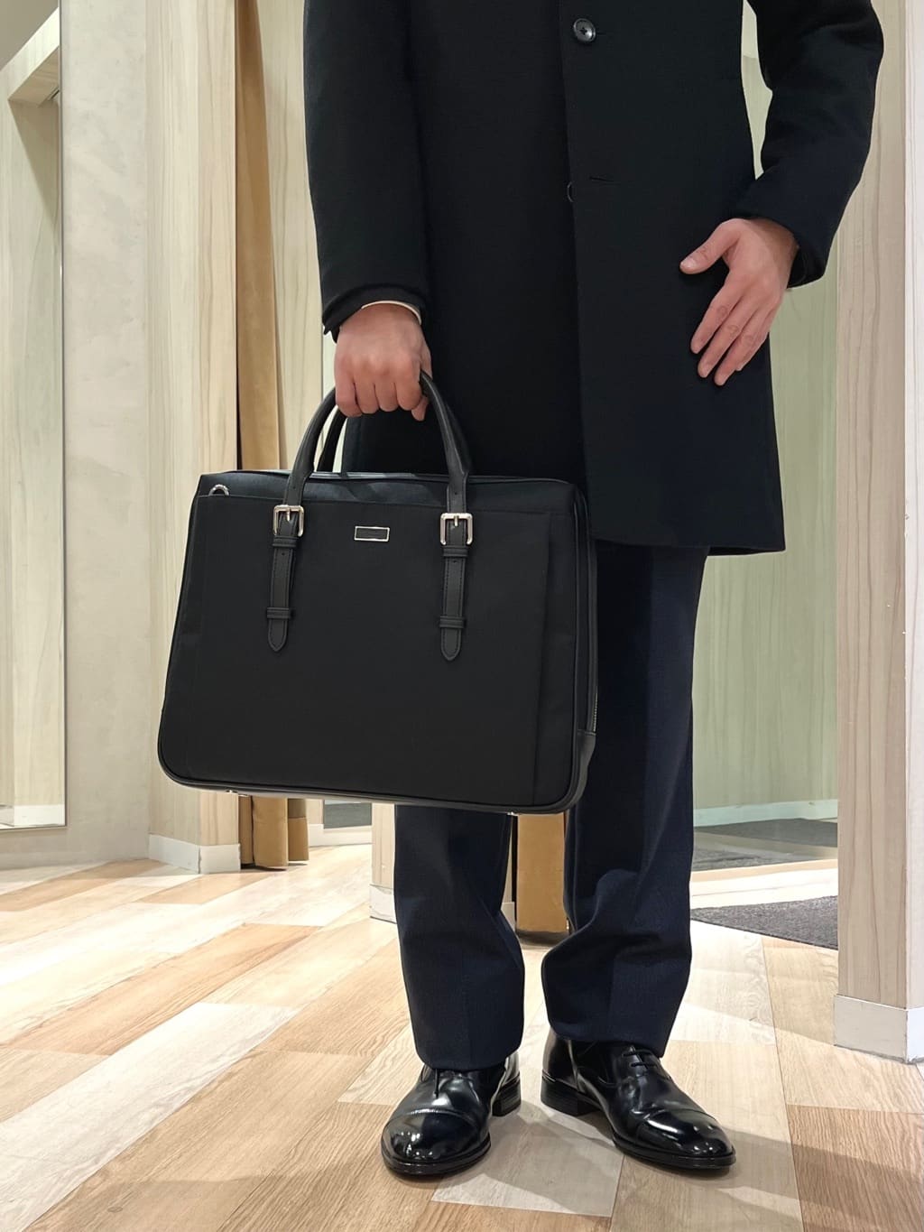 URAさんの「TAKEO KIKUCHI｜【ウールカシミヤブレンド】ビーバー調 スタンドカラー コート」を使ったコーディネート