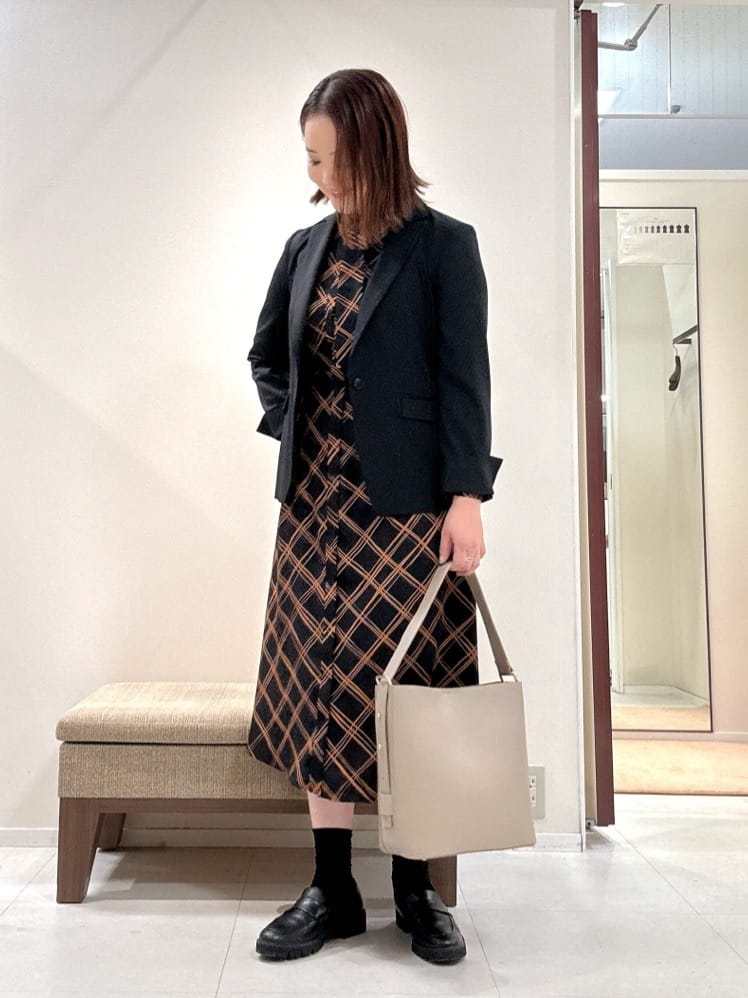 YUIさんの「UNTITLED｜【洗える通勤スーツ】レジェールギャバ ストレッチテーラードジャケット」を使ったコーディネート