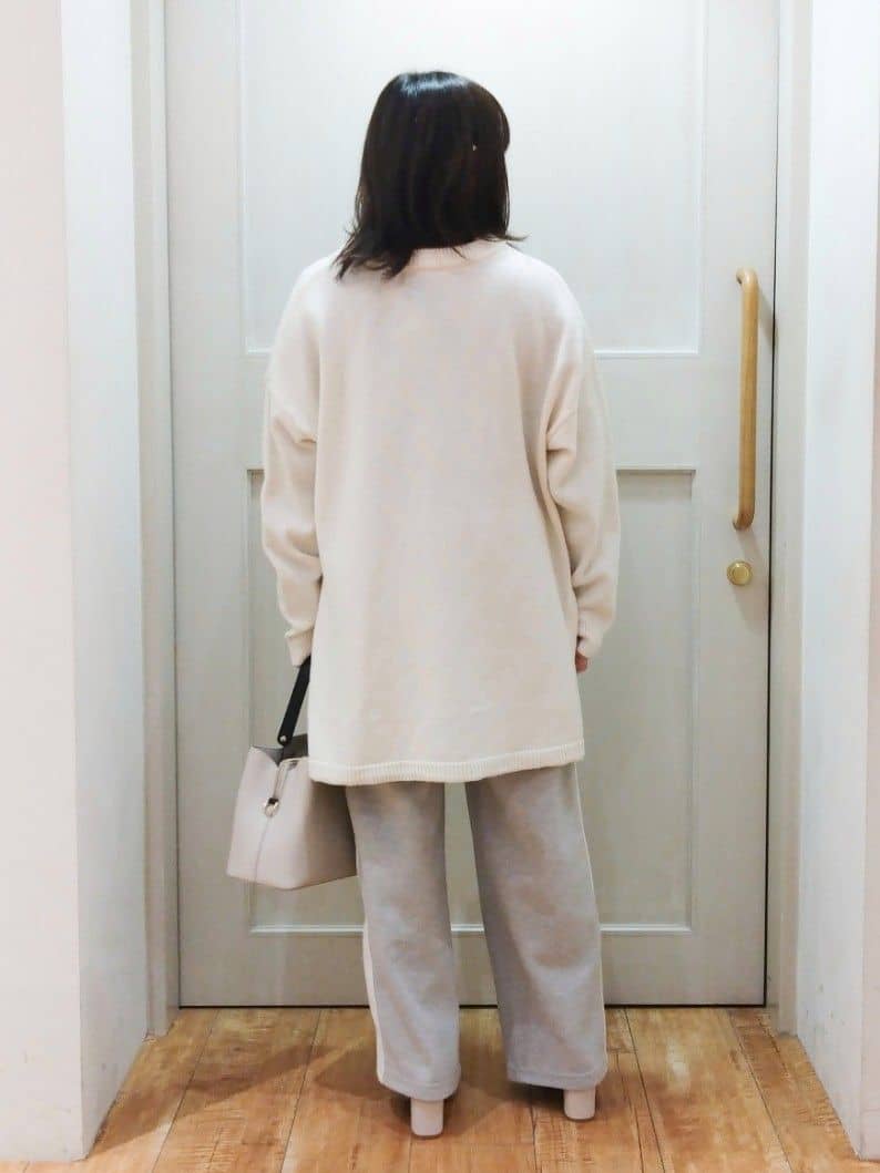 みーさんの「SHOO･LA･RUE｜◆【S-LL/体型カバー】軽くてふわふわ お尻が隠れるワイドシルエットニット」を使ったコーディネート