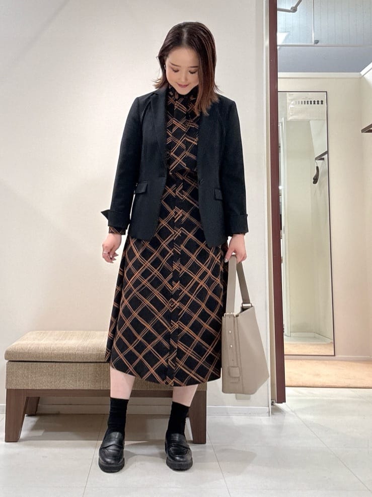 YUIさんの「UNTITLED｜【洗える通勤スーツ】レジェールギャバ ストレッチテーラードジャケット」を使ったコーディネート